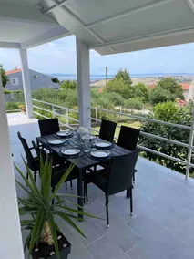 King Beds, 3BR Retreat, AC, BBQ, WiFi Near Split - Image 4