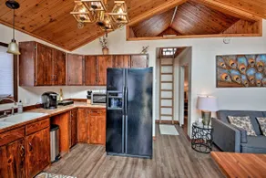 Cozy Garden Bungalow with Parking - Image 2