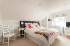 Georgian townhouse in famous Suffolks area - Image 3