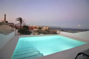 Modern house, private heated pool and sea views - Image 5