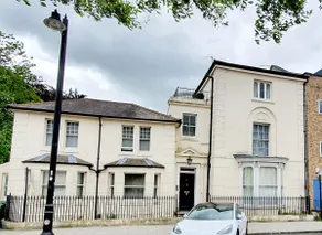 1 Bed central, parking, walk to shops food marina - Image 2