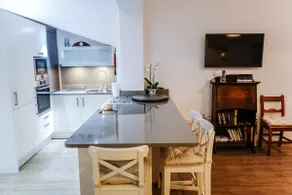 Calming Ground Floor Mews Flat with Parking - Image 3