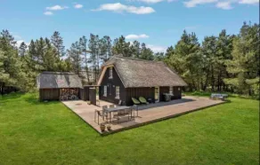 Great location and wilderness bath - Image 5