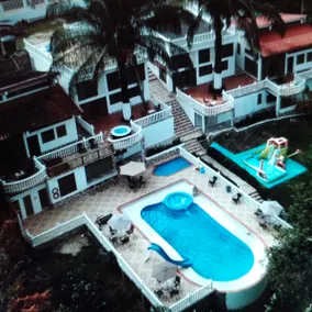 Cabins with pool, jacuzzi and ravine in Melgar - Image 3