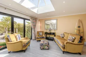 Luxury Modern Home 2 mins to beach+village - Image 5