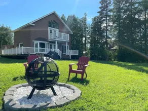 Lake/Mountain Edge Cottage – Charlevoix. - Image 2
