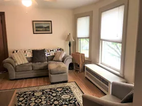 Charming 3 Bedroom near Capitol and Alliant Center - Image 3