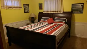 Comfortable and Spacious Garden Level Suite - Image 3