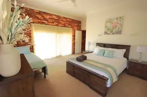 Large 5 bedroom family home. - Image 3