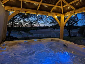 Country Farmhouse on Wine Trail-Hot Tub-Pool Table - Image 5