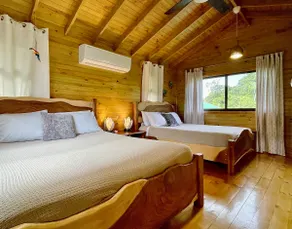 Tropical Cabin • 10 Min to Beach & Park - Image 4