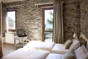 The Stone House Guest House, Rifugio di Charme - Image 4