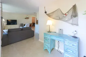 Riverfront Luxury Hideaway - Image 4