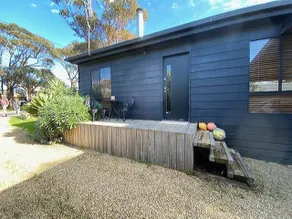 Cosy house with tropical garden - Image 2