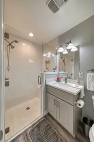 Studio Charmer In A Safe & Convenient Location - Image 5