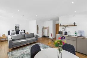 City Chalet - Box-spring Bed - Parking - Quiet - Image 2