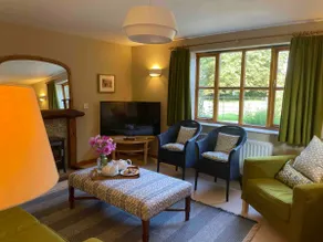 Spacious 2 Bedroom Courtyard Cottage in Village - Image 3