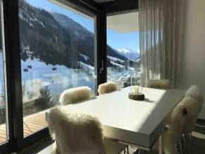 Luxurious 3 bed, 3 bath Apmt w Pool - Image 3