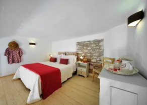 Cozy penthouse in old village - Image 3