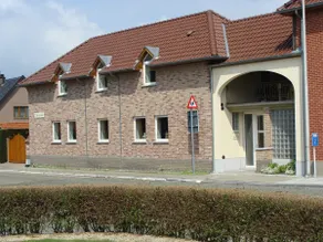 Square farm 3 km from Sint-Truiden/Haspengouw (B) - Image 2