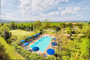 Tuscan villa surrounded by greenery between the sea and the hills - Image 2
