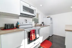 New & contemporary in a prime Seattle neighborhood - Image 3