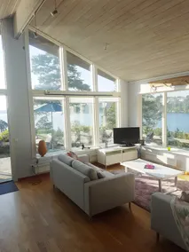 Beachfront villa with access to private dock/jetty - Image 4