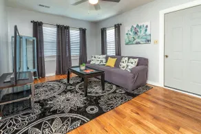 Easy check in-Entire Home- U of M area - Image 3