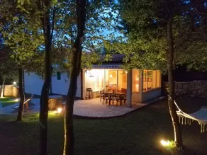 Relaxing Vintage Villa Hidden From The View - Image 5