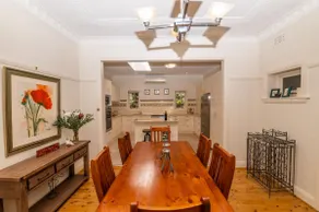 Hillside Cottage │ Comfy, Spacious, Walk to CBD & Stannies - Image 3