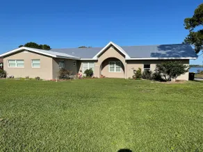 Spacious 3/2 home, lg yard & spectacular sunsets! - Image 3