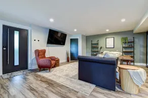 Spacious Luxury Apt w/ New Finishes + Great Views - Image 2