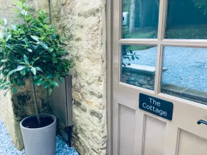 Boutique 1 bedroom Cotswold Cottage - Image 3