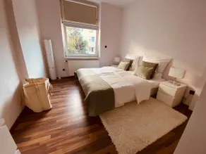 Lovely townhouse with good transport links - Image 3