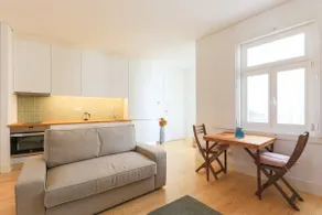 Superb Flat Cathedral & River View - Image 4