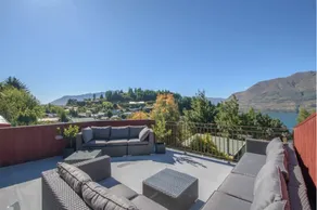 Mountain, lake, sun and this beautiful home - Image 2