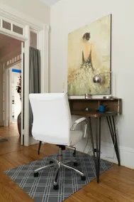 Quirky 1 BR apt, Fireplace, Private entry, Laundry - Image 5