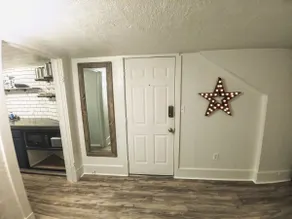 1BR Upstairs Apt Near 6th Ave | Simple+Comfortable - Image 5