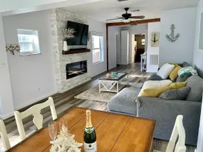 Near Downtown Ft Lauderdale PRIVATE HEATED POOL HOME 4 BEDROOM - Image 2