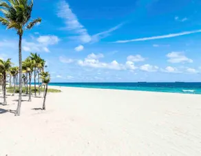 Luxe Beach Retreat with Free Parking - Image 4
