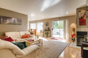 Private 5 Star Cozy CondoW/ Parking! - Image 3
