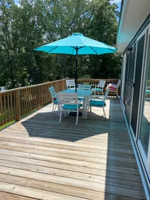 Lakefront guesthouse with private dock. - Image 3