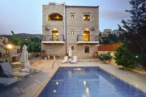 Luxurious Villa with private pool - Image 3