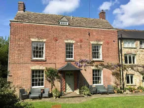 Georgian fronted house near Cotswold Way - Image 2