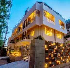 Urbancove | Elegant 13 BHK Villa I Gomti Nagar - Image 2