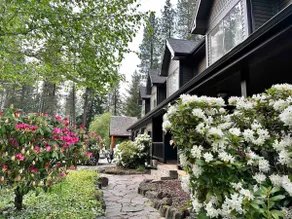 Riverfront Lodge - Fire Pit - River Walk - 6 Bedrooms - Sleeps 20 - Image 3