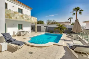 Superior Villa with Big Pool and Ocean View - Image 3