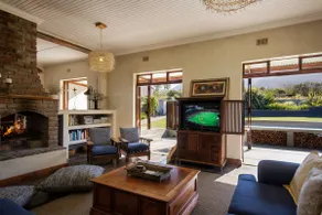 A Hilltop Country Retreat - Image 2