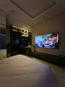 M1003| cosy studio with 75” screen! Self check in. - Image 3