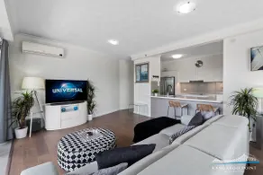 Spacious Three Bedroom Unit with Parking & Wifi - Image 4